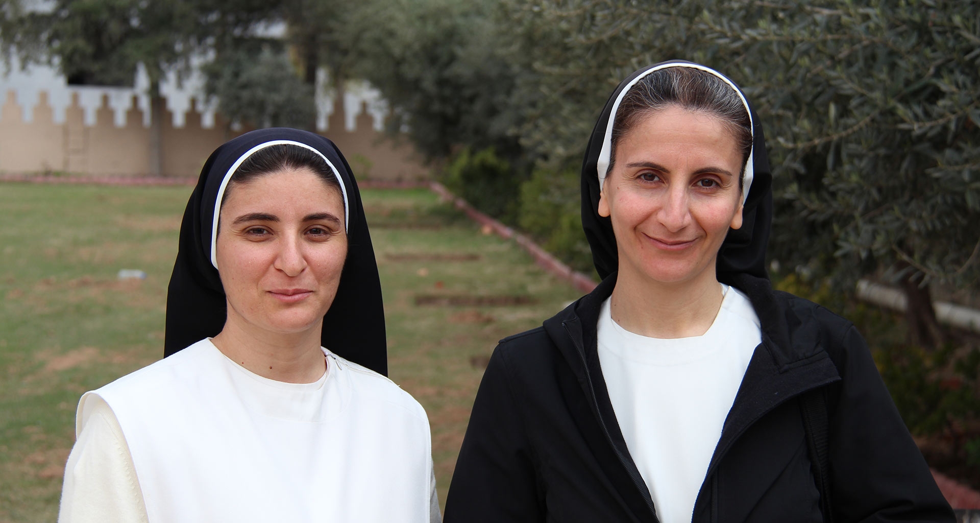 Irmãs Luma Khuder e Nazek Matty querem voltar para o seu convento na Planície de Nínive, Iraque
