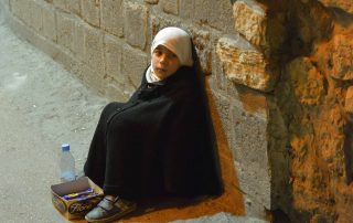 Criança nas ruas de Damasco; a situação na capital síria é crítica