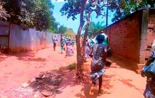 Fiéis correm durante ataque na República Centro Africana