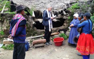 Visita missionária à comunidade no Peru