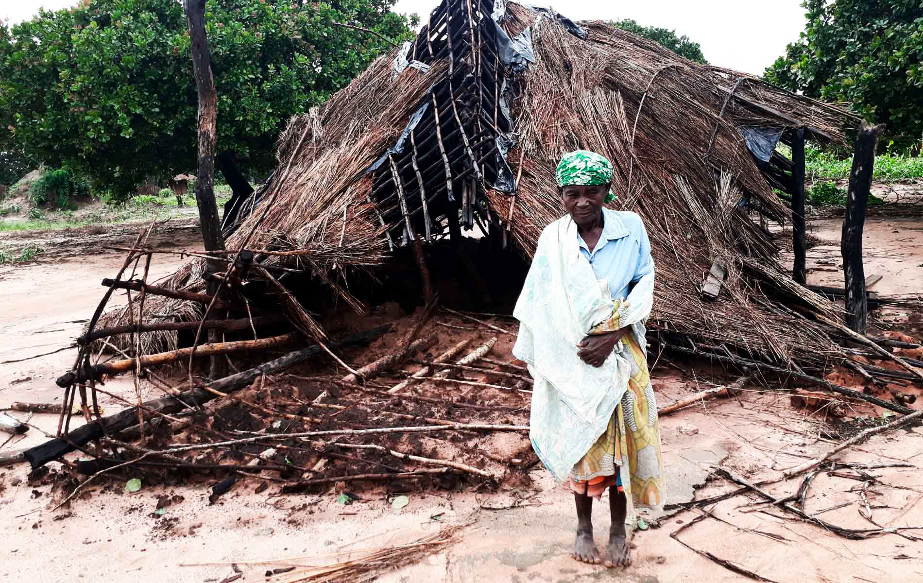 Reconstrução de capelas destruídas por ciclones em Janeiro de 2018, norte de Moçambique.