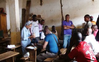 Freira em penitenciária em Camarões