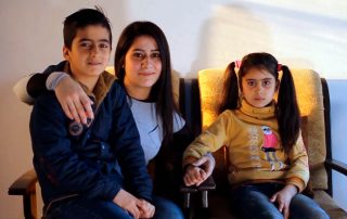 Rasha Draizy e seus dois filhos