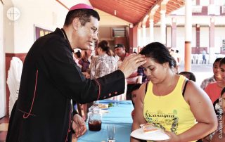 Bispo de Granada, Jorge Solórzano Pérez: distribuição de refeição para os pobres da cidade