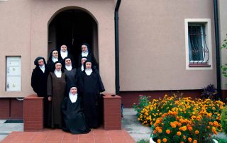 Ajuda existencial para 8 Irmãs Carmelitas Descalças em Kiev, Ucrânia