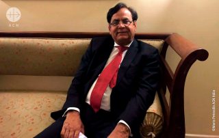 Saif Ul-Malook durante uma reunião com delegação da ACN, no Paquistão