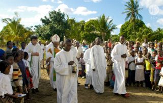 Construção da capela de Santa Madalena em Nyapapa