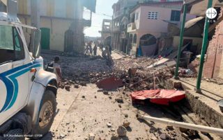 rua no aiti destruída pelo terremoto